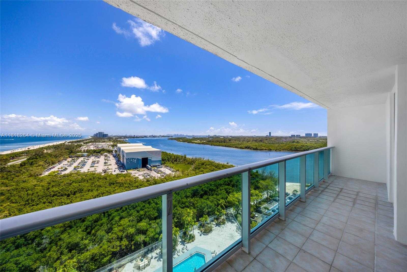 Small Image of 100 BAYVIEW DR #1922, Sunny Isles Beach Number 4