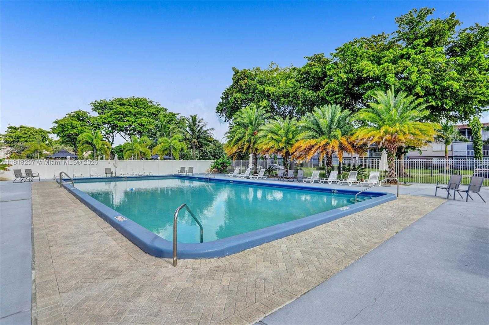 Small Image of 1200 HILLCREST CT #107, Hollywood Number 24