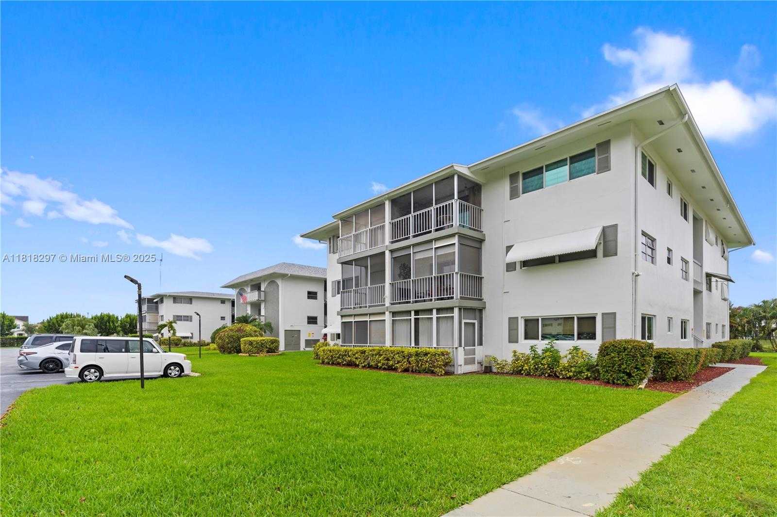 Small Image of 1200 HILLCREST CT #107, Hollywood Number 26