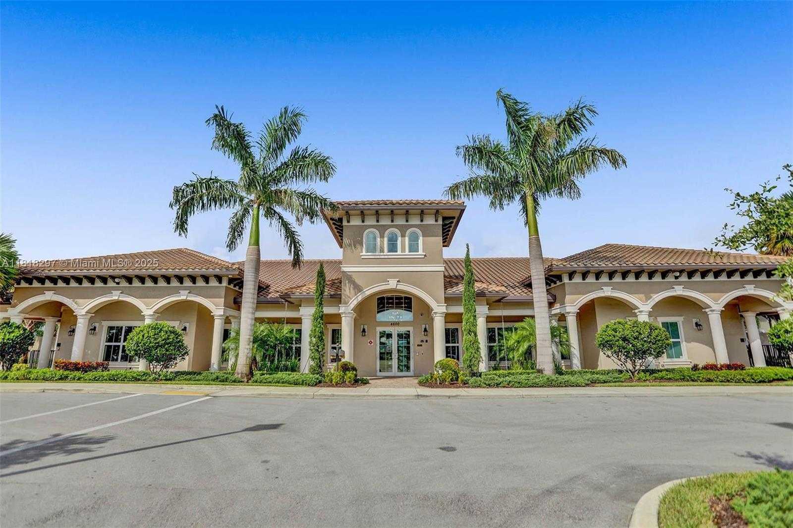 Small Image of 1200 HILLCREST CT #107, Hollywood Number 28