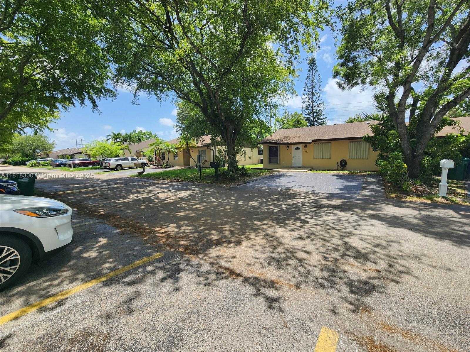 Small Image of 11820 SOUTH WEST 125TH PL #11820, Miami Number 2