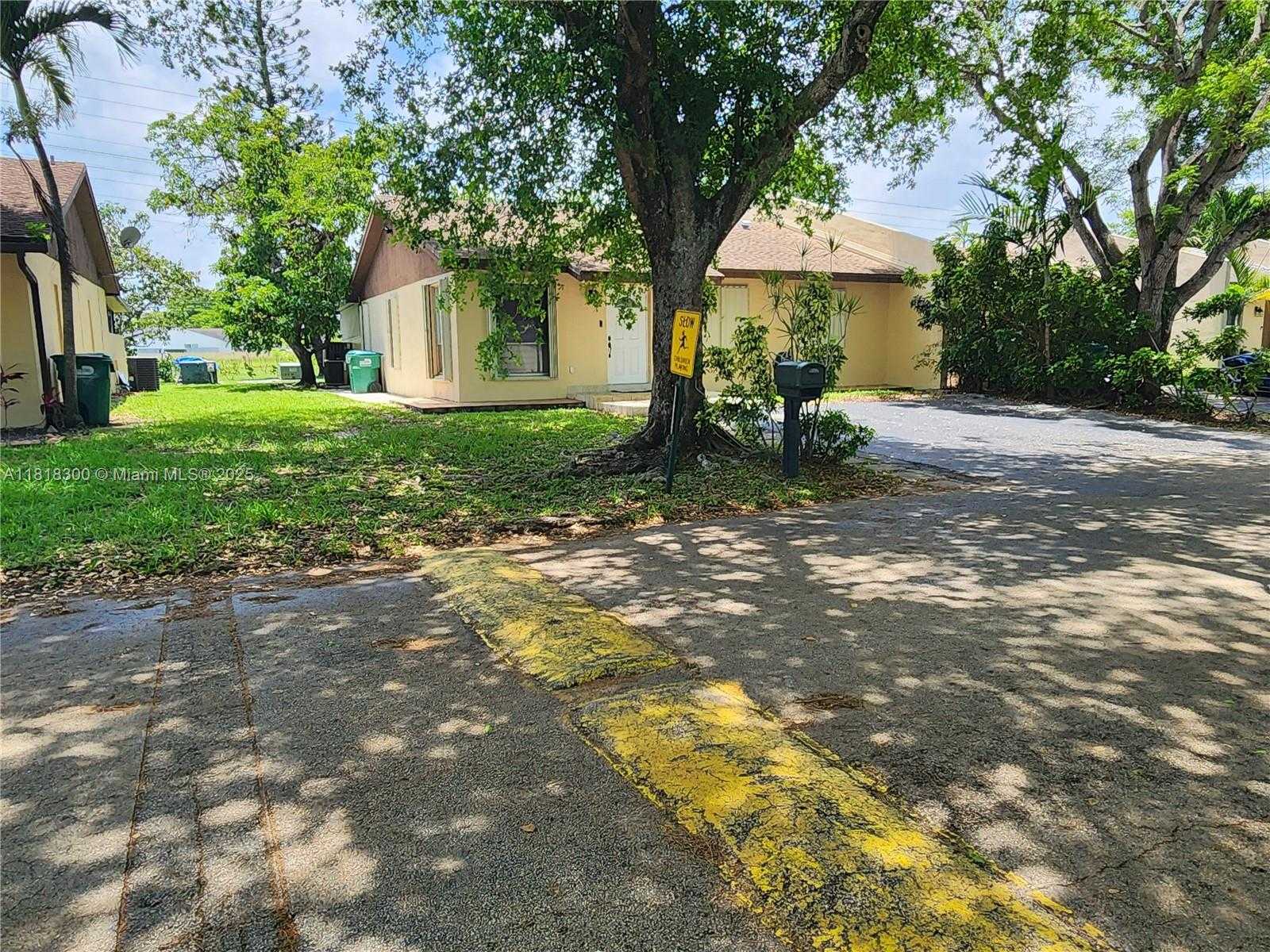 Small Image of 11820 SOUTH WEST 125TH PL #11820, Miami Number 3