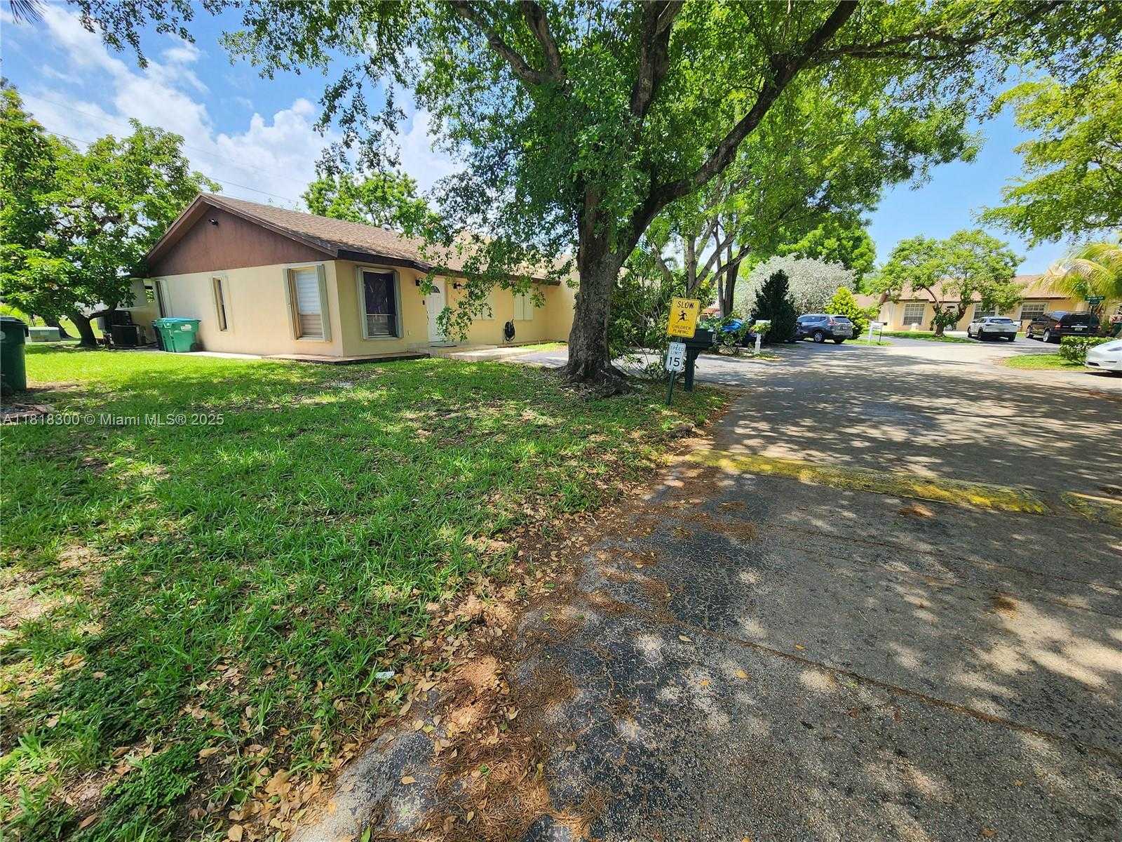 Small Image of 11820 SOUTH WEST 125TH PL #11820, Miami Number 8