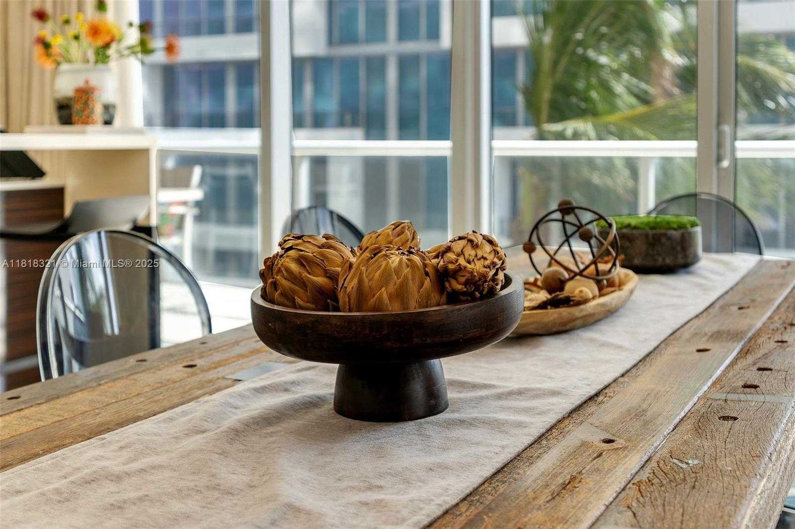 Small Image of 3737 COLLINS AVE #S-403, Miami Beach Number 25
