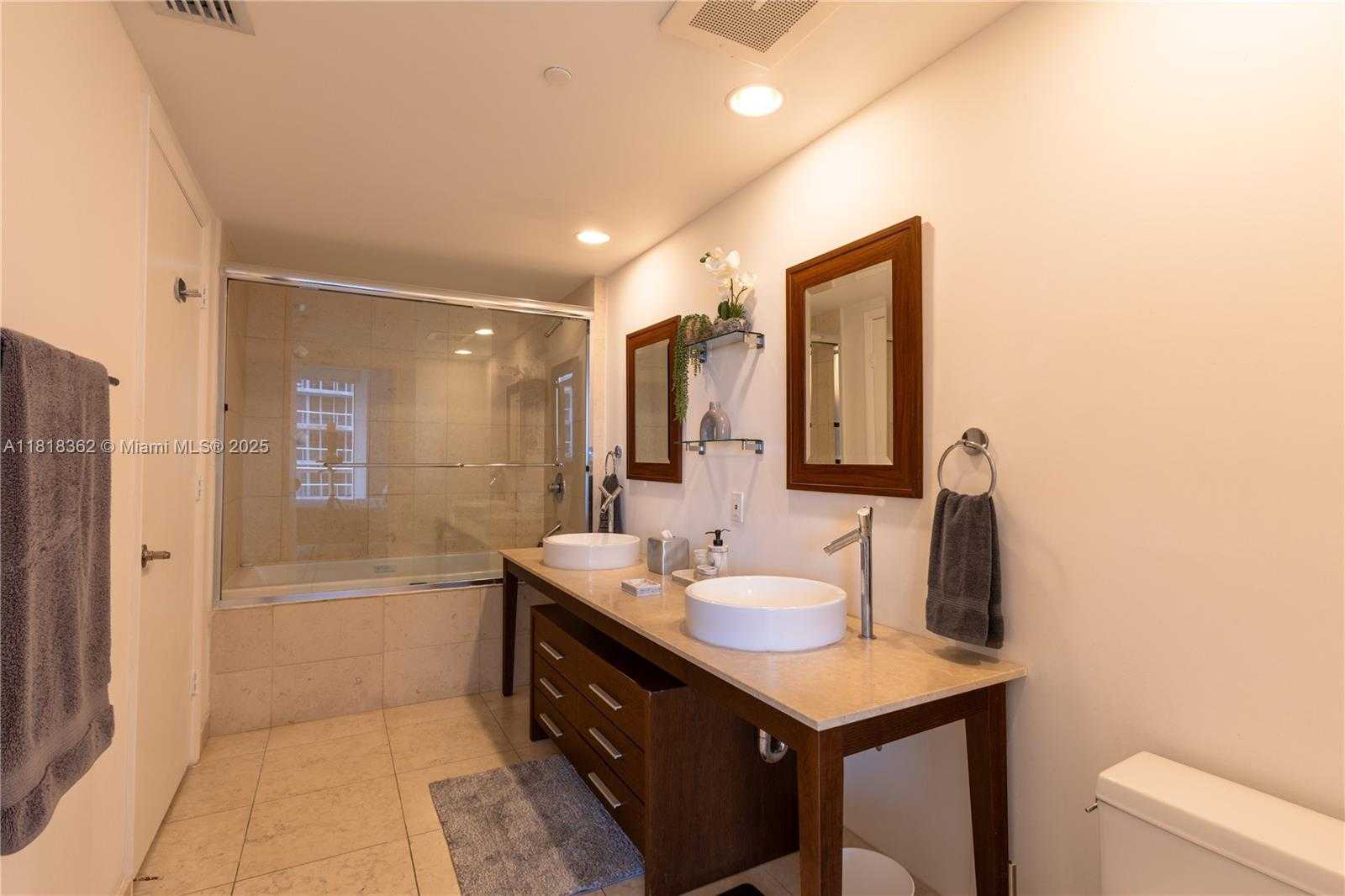 Small Image of 475 BRICKELL AVE #4511, Miami Number 16