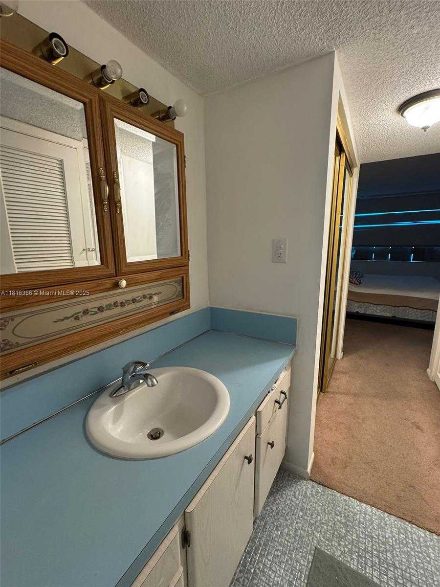 Small Image of 18051 BISCAYNE BLVD #803, Aventura Number 10