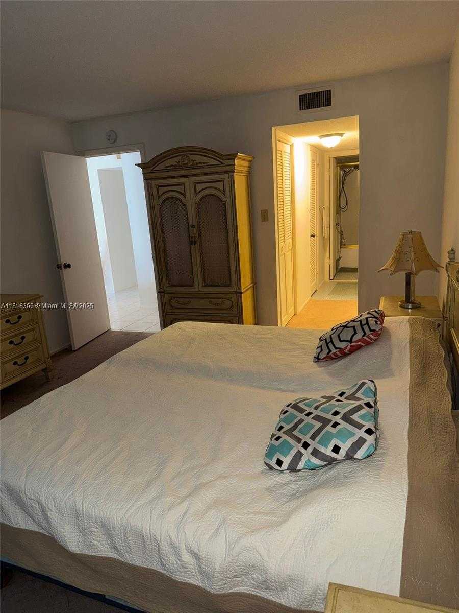 Small Image of 18051 BISCAYNE BLVD #803, Aventura Number 11