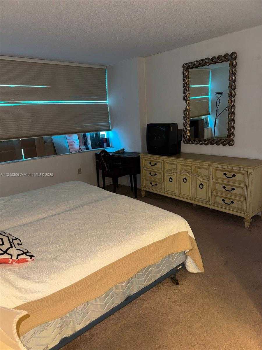 Small Image of 18051 BISCAYNE BLVD #803, Aventura Number 13