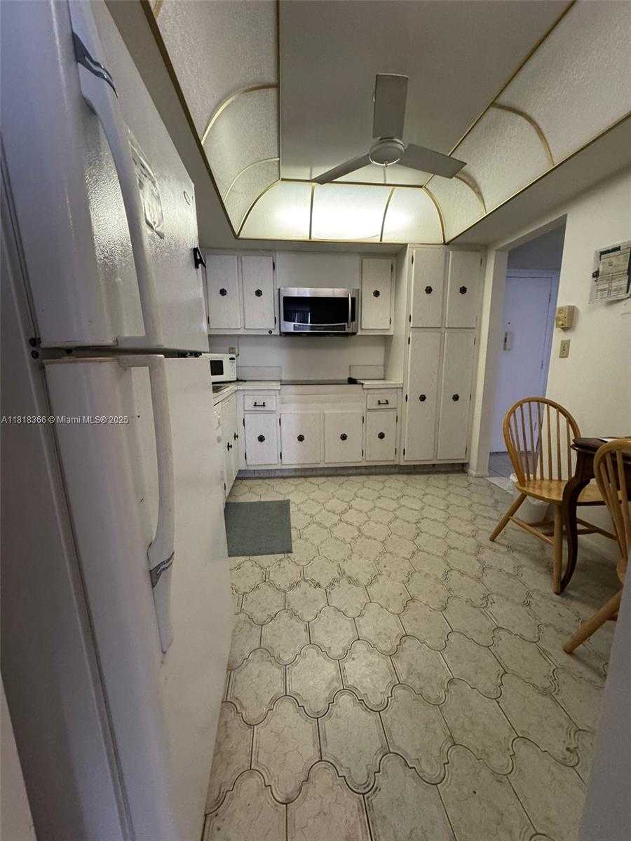 Small Image of 18051 BISCAYNE BLVD #803, Aventura Number 6