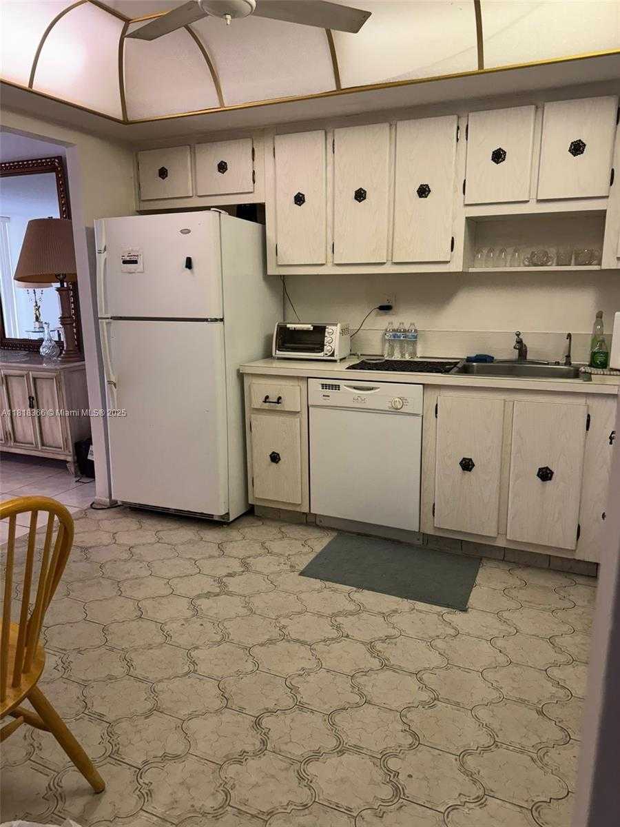 Small Image of 18051 BISCAYNE BLVD #803, Aventura Number 7