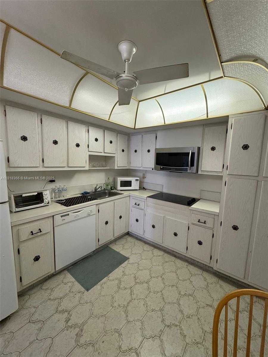 Small Image of 18051 BISCAYNE BLVD #803, Aventura Number 8