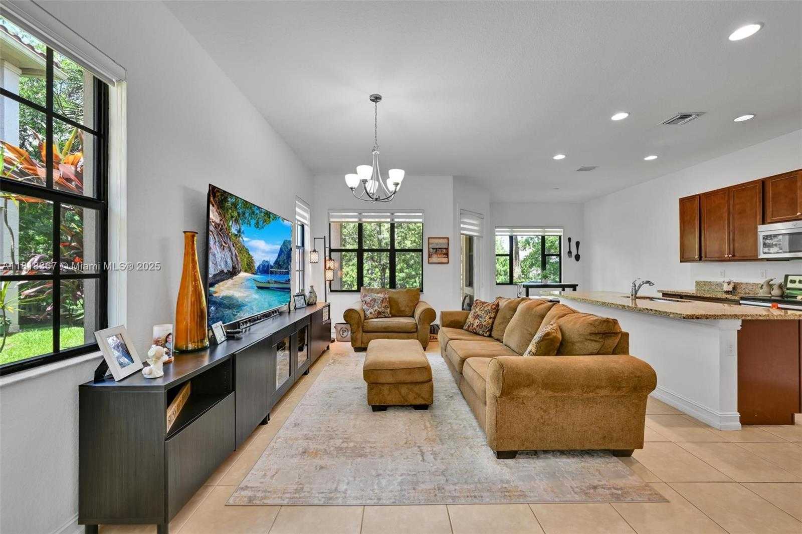 Small Image of 122 SW 127th Terrace, Plantation, FL 33325, USA Number 10