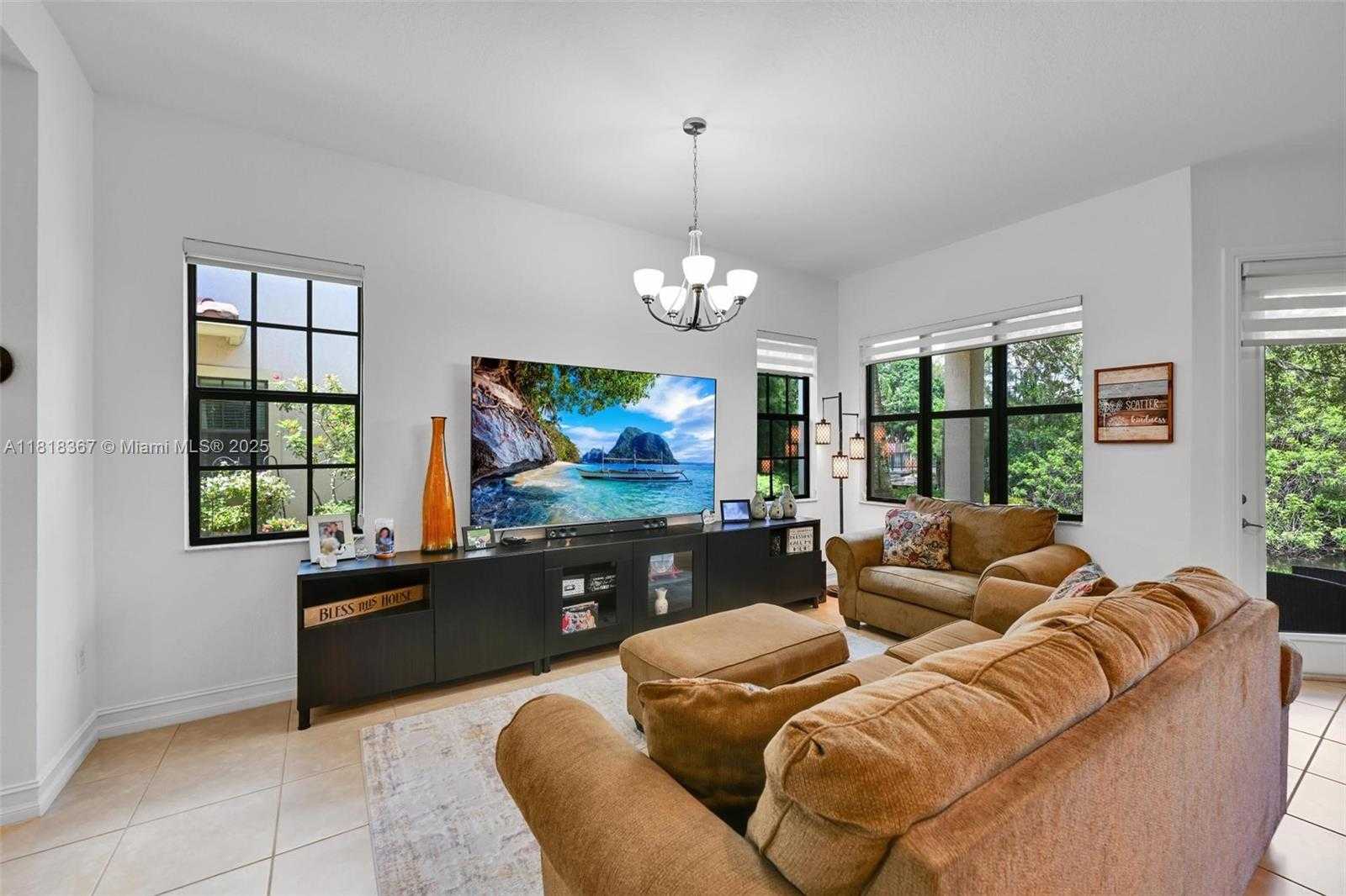 Small Image of 122 SW 127th Terrace, Plantation, FL 33325, USA Number 13