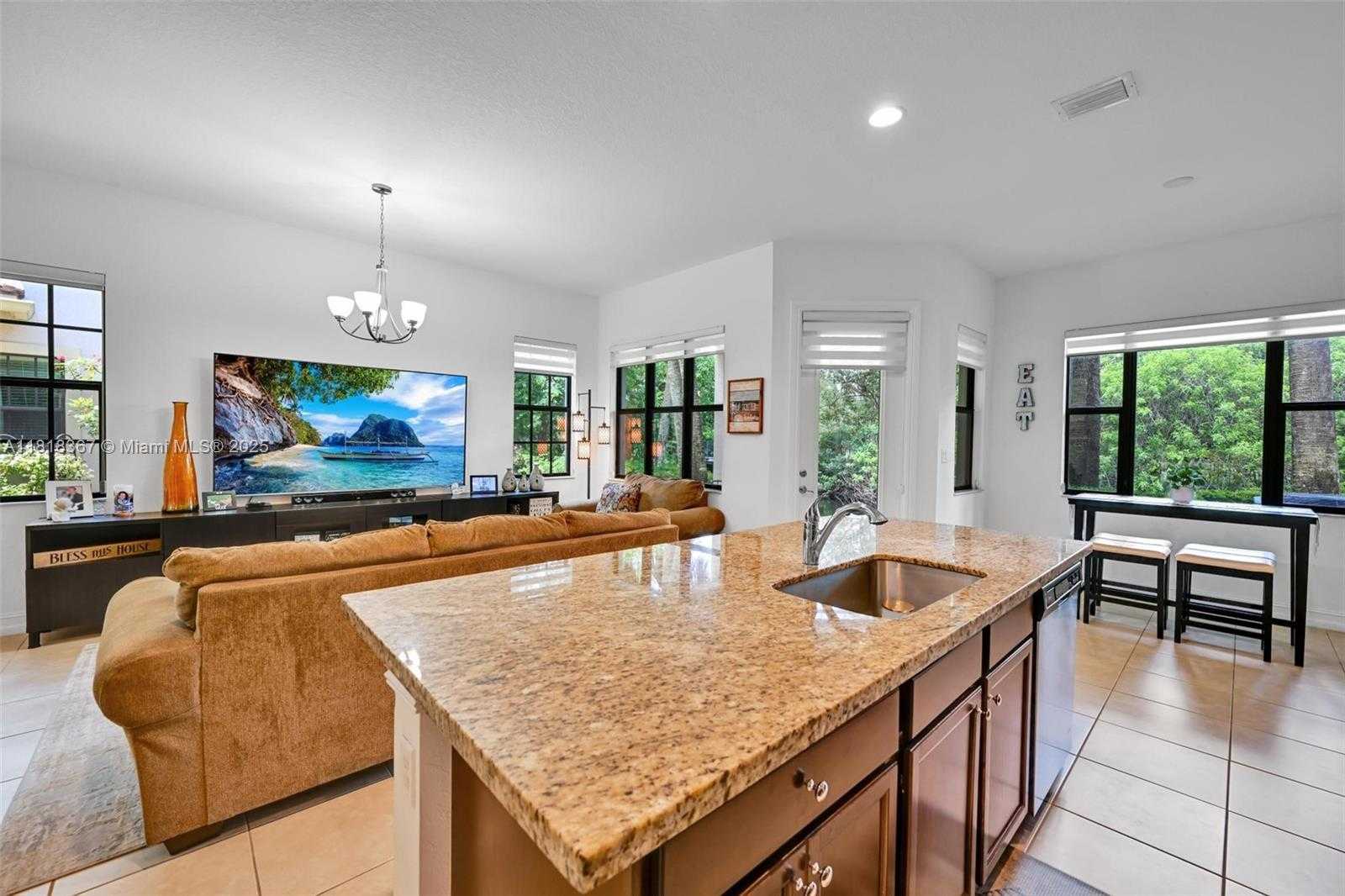Small Image of 122 SW 127th Terrace, Plantation, FL 33325, USA Number 14