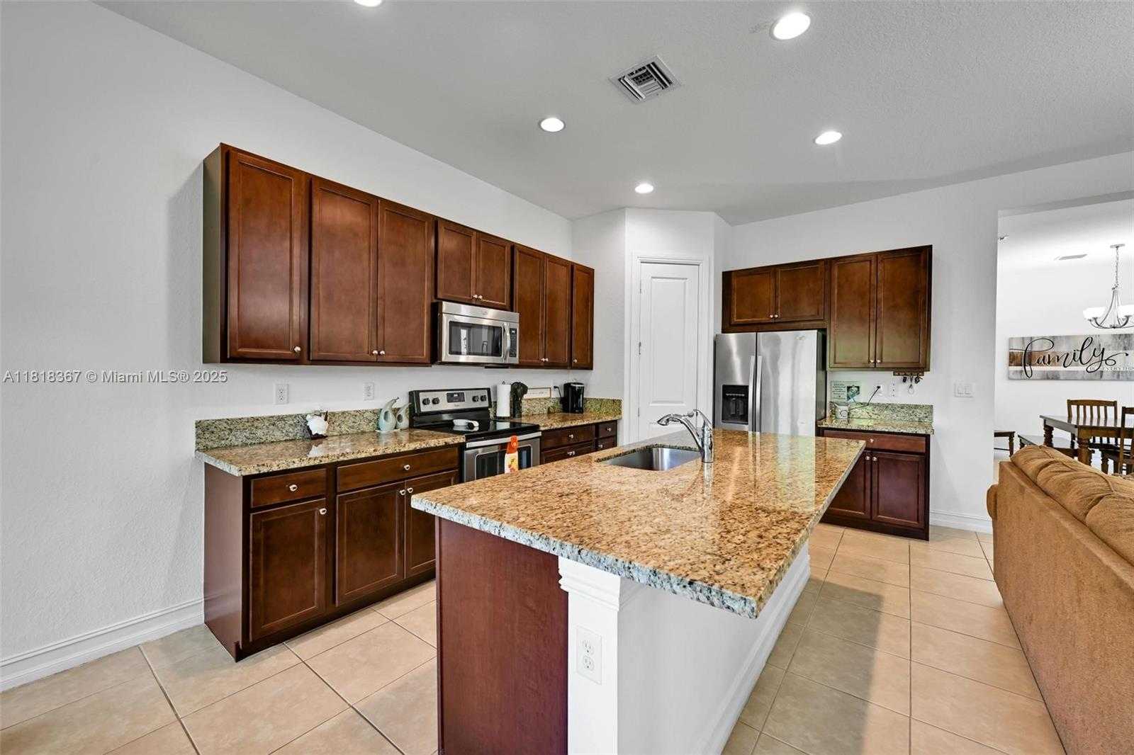 Small Image of 122 SW 127th Terrace, Plantation, FL 33325, USA Number 15