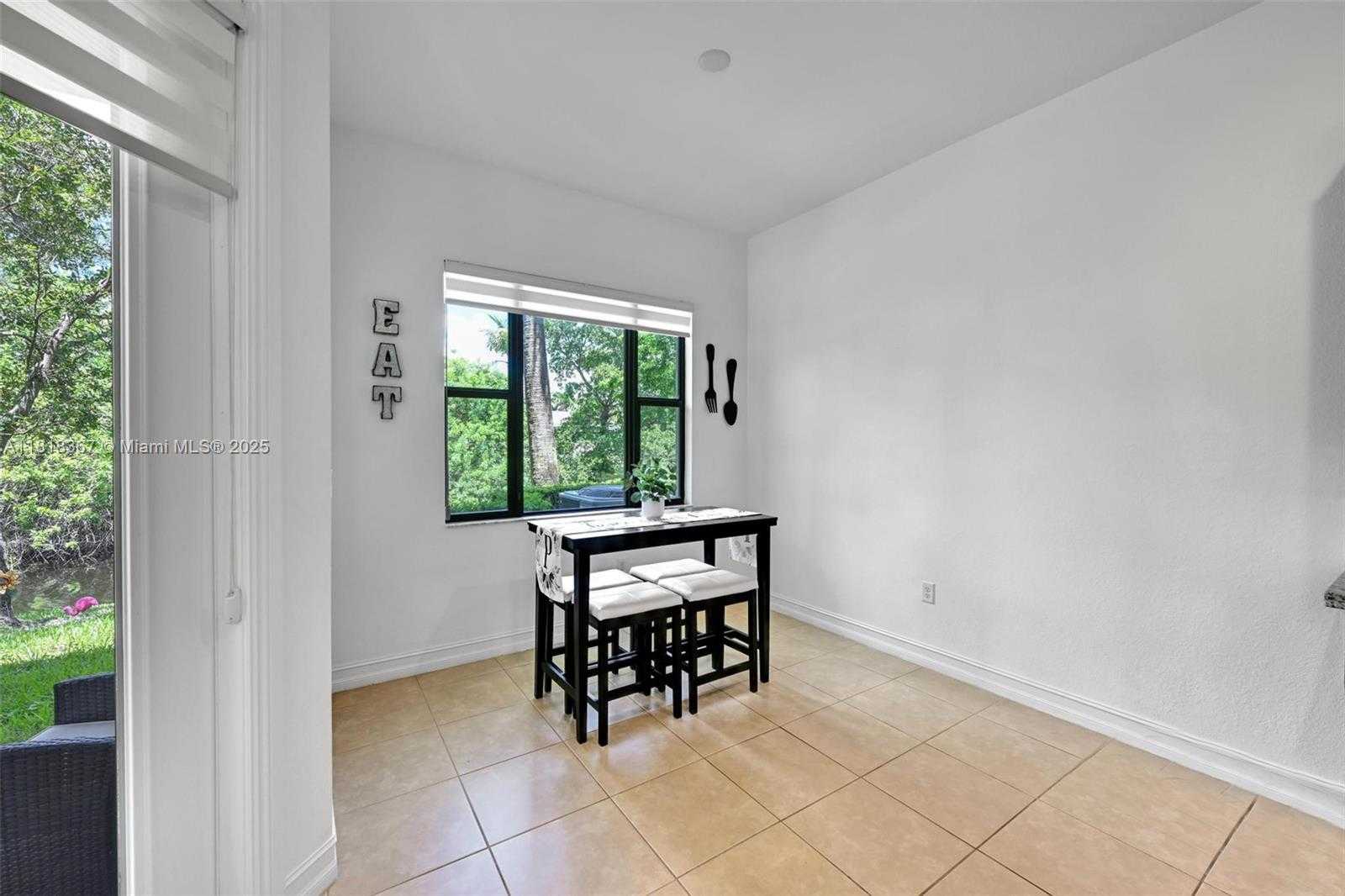 Small Image of 122 SW 127th Terrace, Plantation, FL 33325, USA Number 16