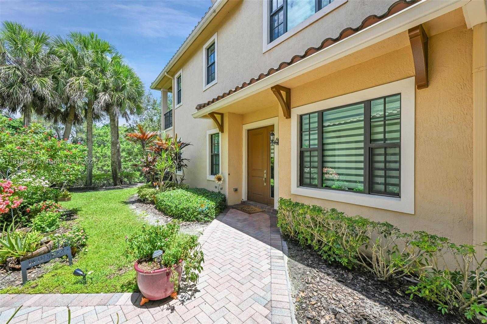 Small Image of 122 SW 127th Terrace, Plantation, FL 33325, USA Number 2