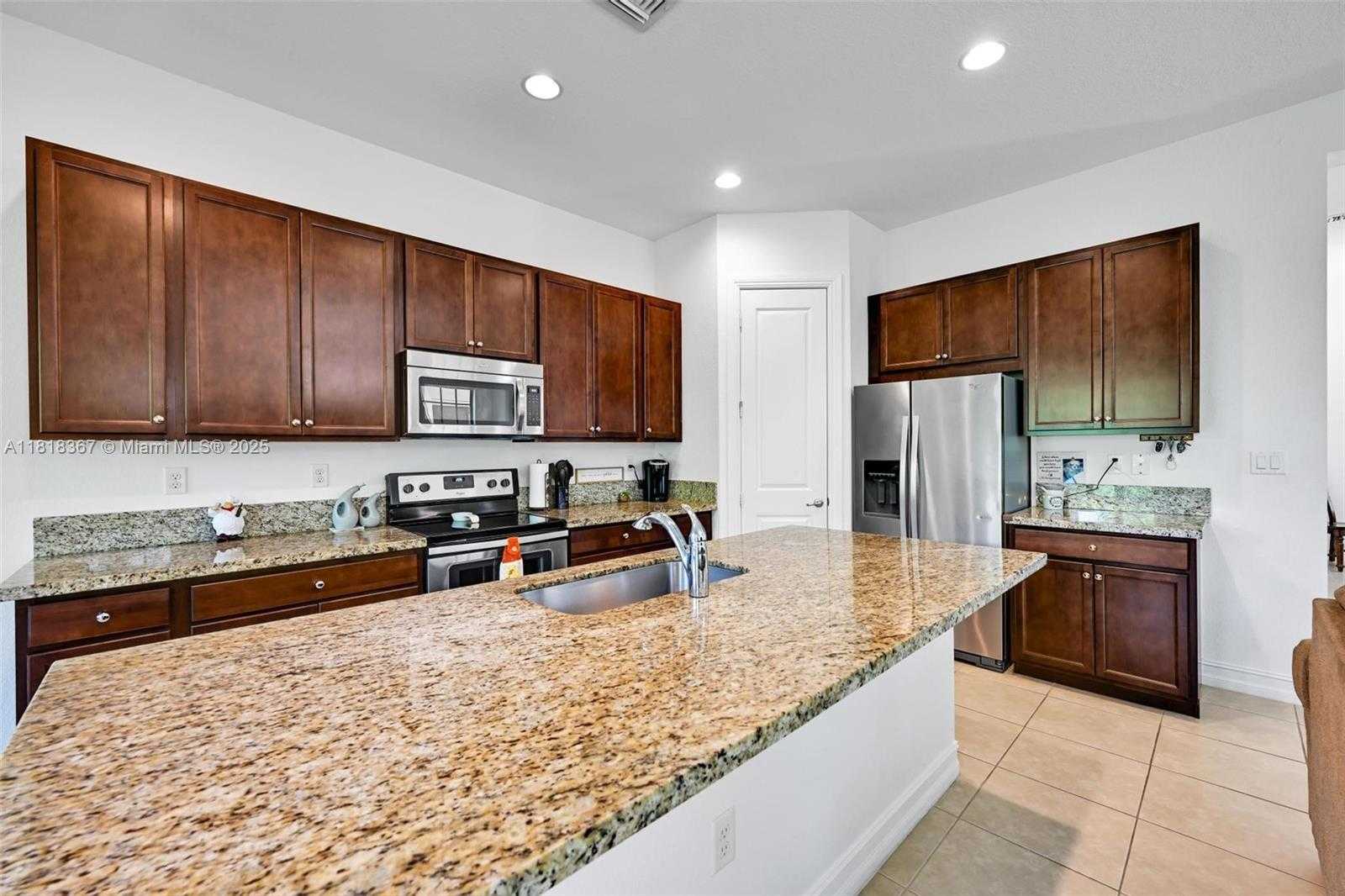 Small Image of 122 SW 127th Terrace, Plantation, FL 33325, USA Number 20