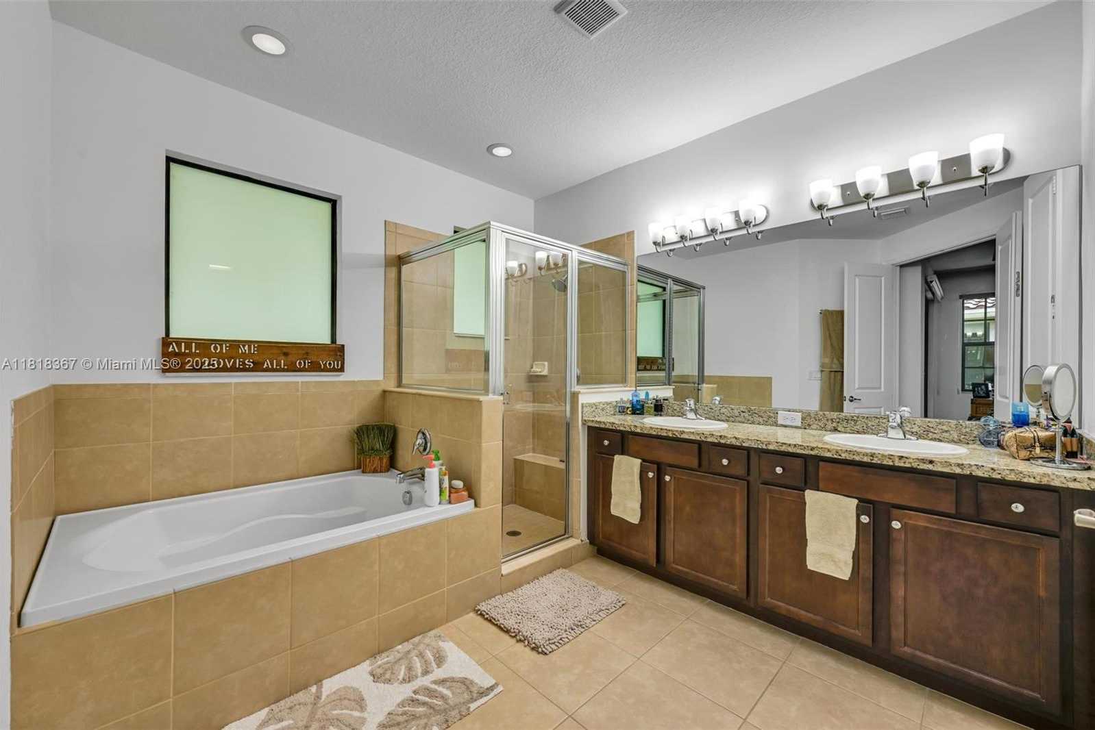 Small Image of 122 SW 127th Terrace, Plantation, FL 33325, USA Number 33