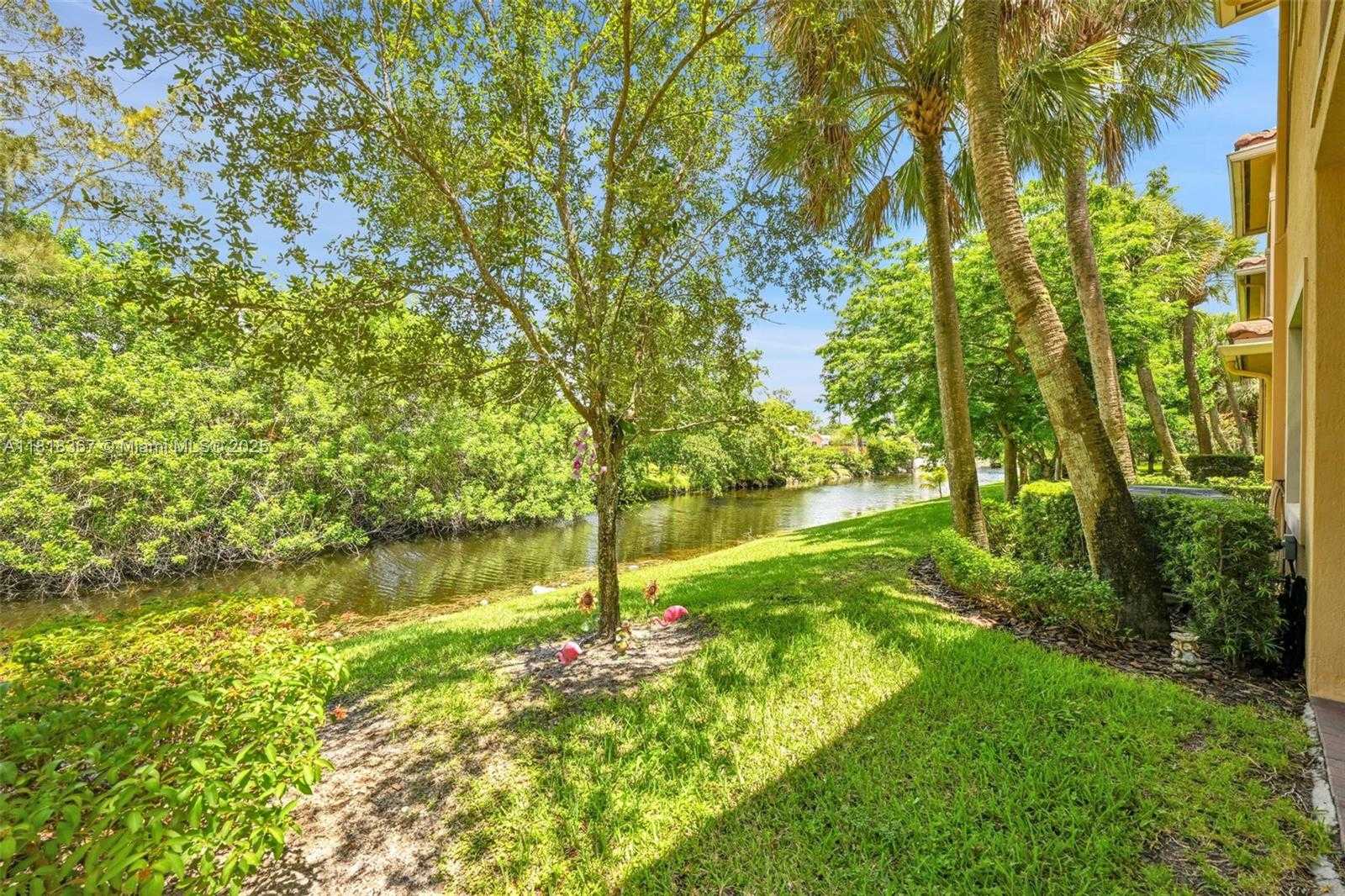 Small Image of 122 SW 127th Terrace, Plantation, FL 33325, USA Number 4