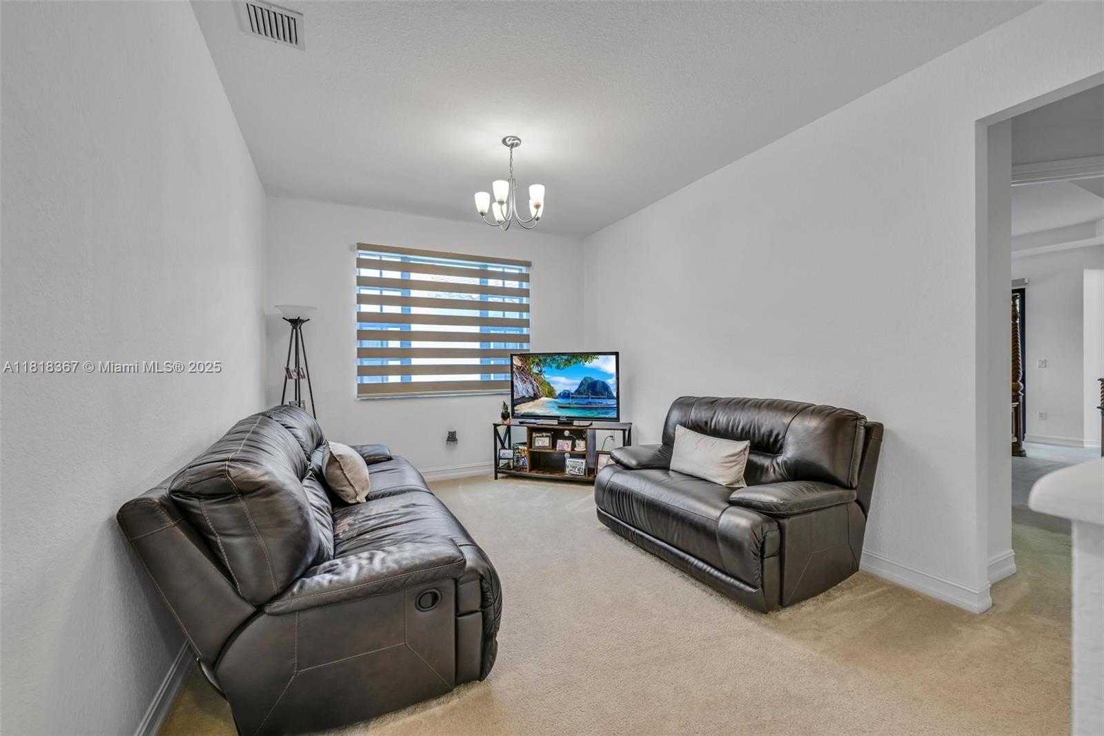 Small Image of 122 SW 127th Terrace, Plantation, FL 33325, USA Number 45