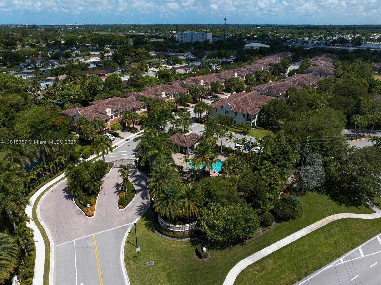 Small Image of 122 SW 127th Terrace, Plantation, FL 33325, USA Number 52