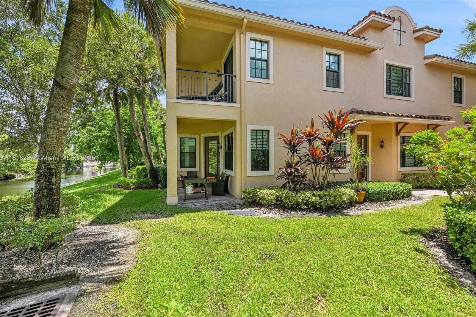 Small Image of 122 SW 127th Terrace, Plantation, FL 33325, USA Number 8