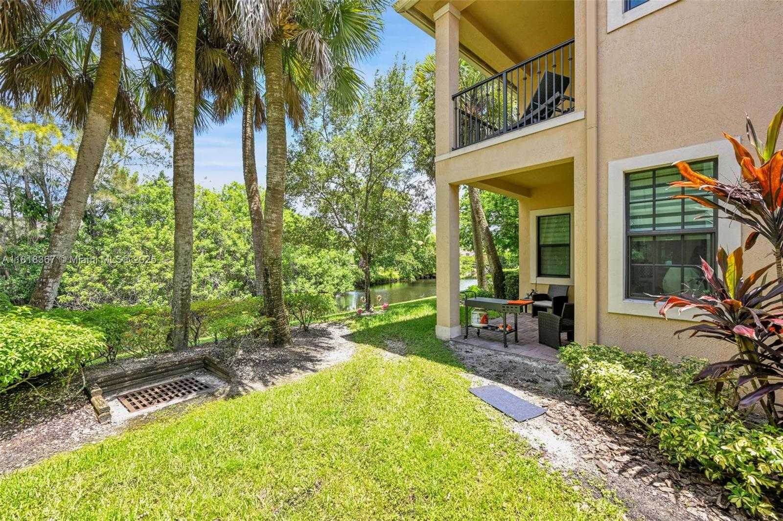 Small Image of 122 SW 127th Terrace, Plantation, FL 33325, USA Number 9