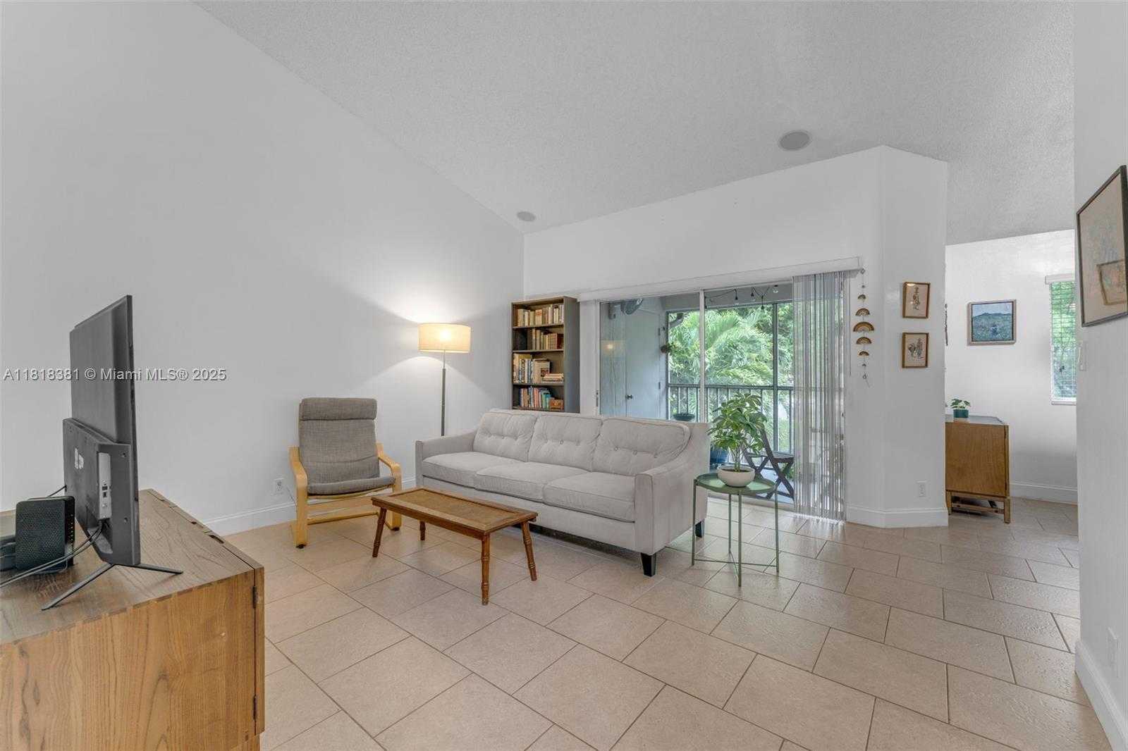 Small Image of 9550 SOUTH WEST 140TH CT #9550, Miami Number 2