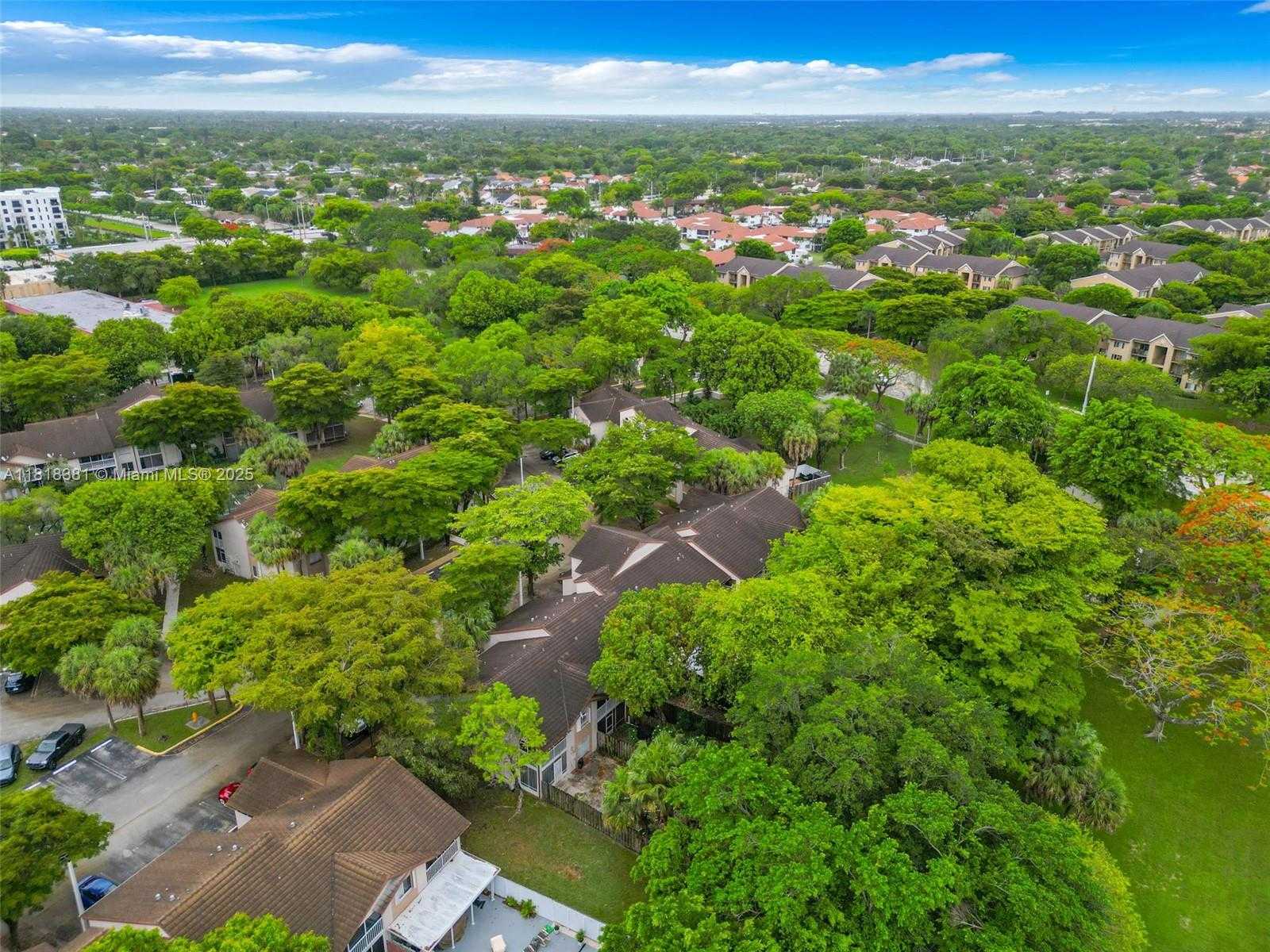Small Image of 9550 SOUTH WEST 140TH CT #9550, Miami Number 21