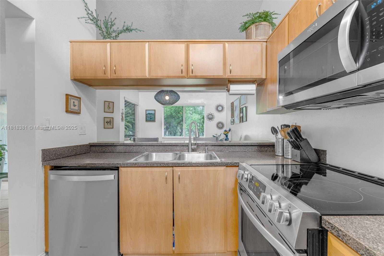 Small Image of 9550 SOUTH WEST 140TH CT #9550, Miami Number 9