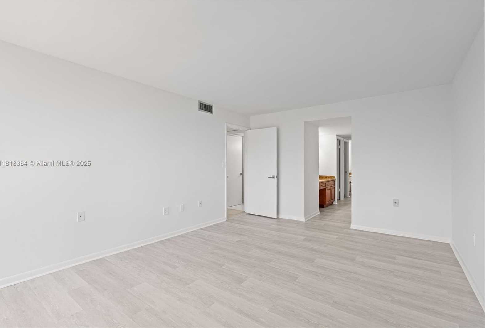 Small Image of 1450 BRICKELL BAY DR #806, Miami Number 26