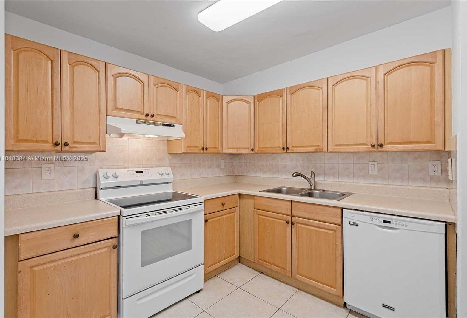 Small Image of 1450 BRICKELL BAY DR #806, Miami Number 34
