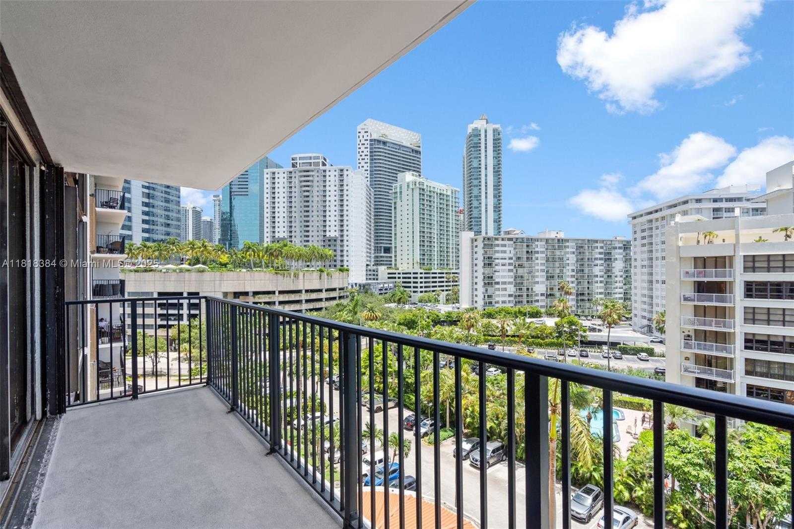 Small Image of 1450 BRICKELL BAY DR #806, Miami Number 7
