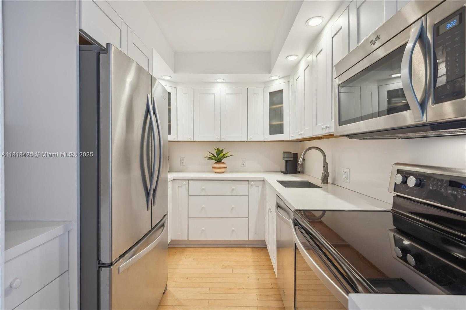 Small Image of 20301 WEST COUNTRY CLUB DR #1828, Aventura Number 3