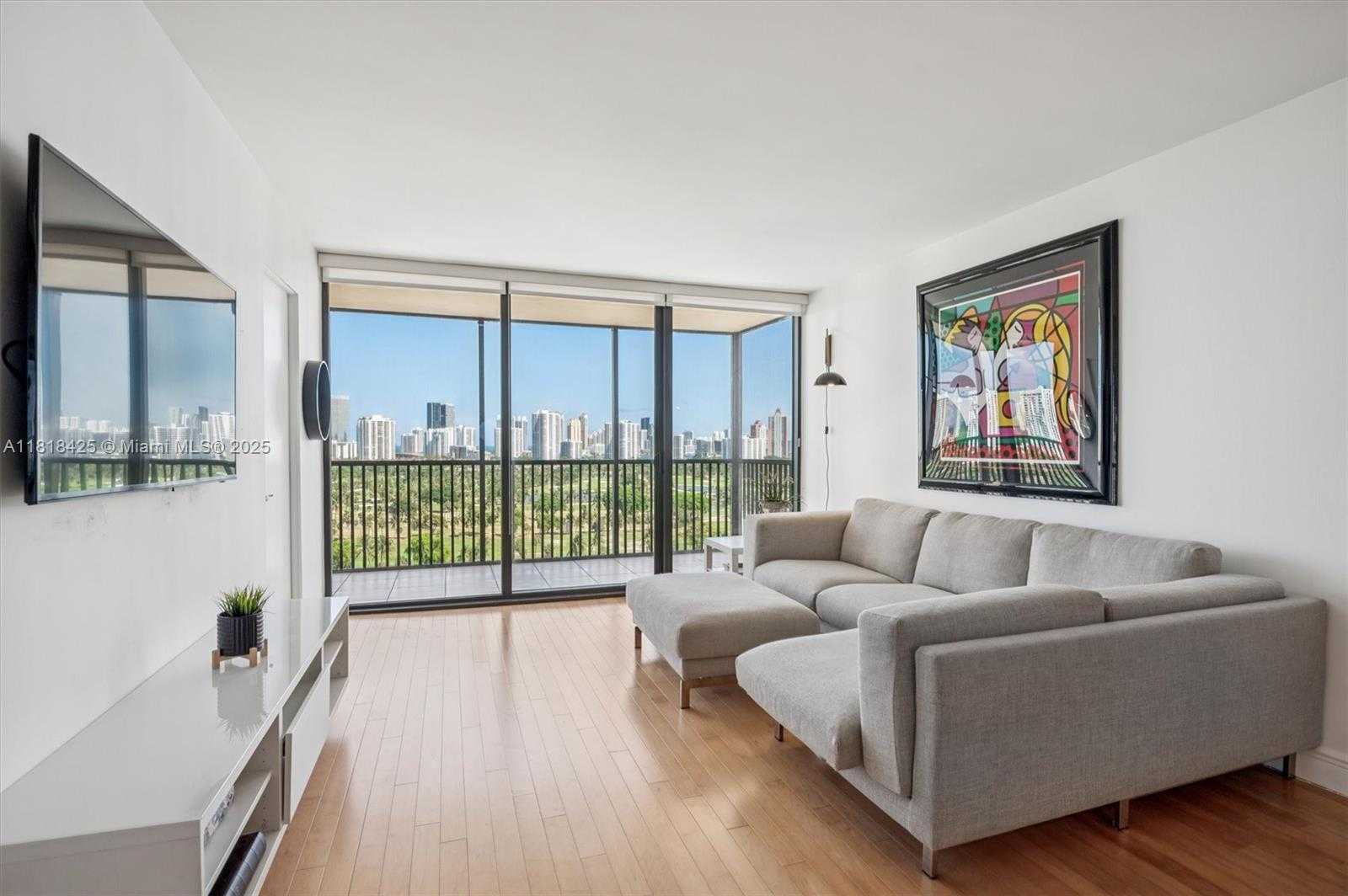Small Image of 20301 WEST COUNTRY CLUB DR #1828, Aventura Number 4