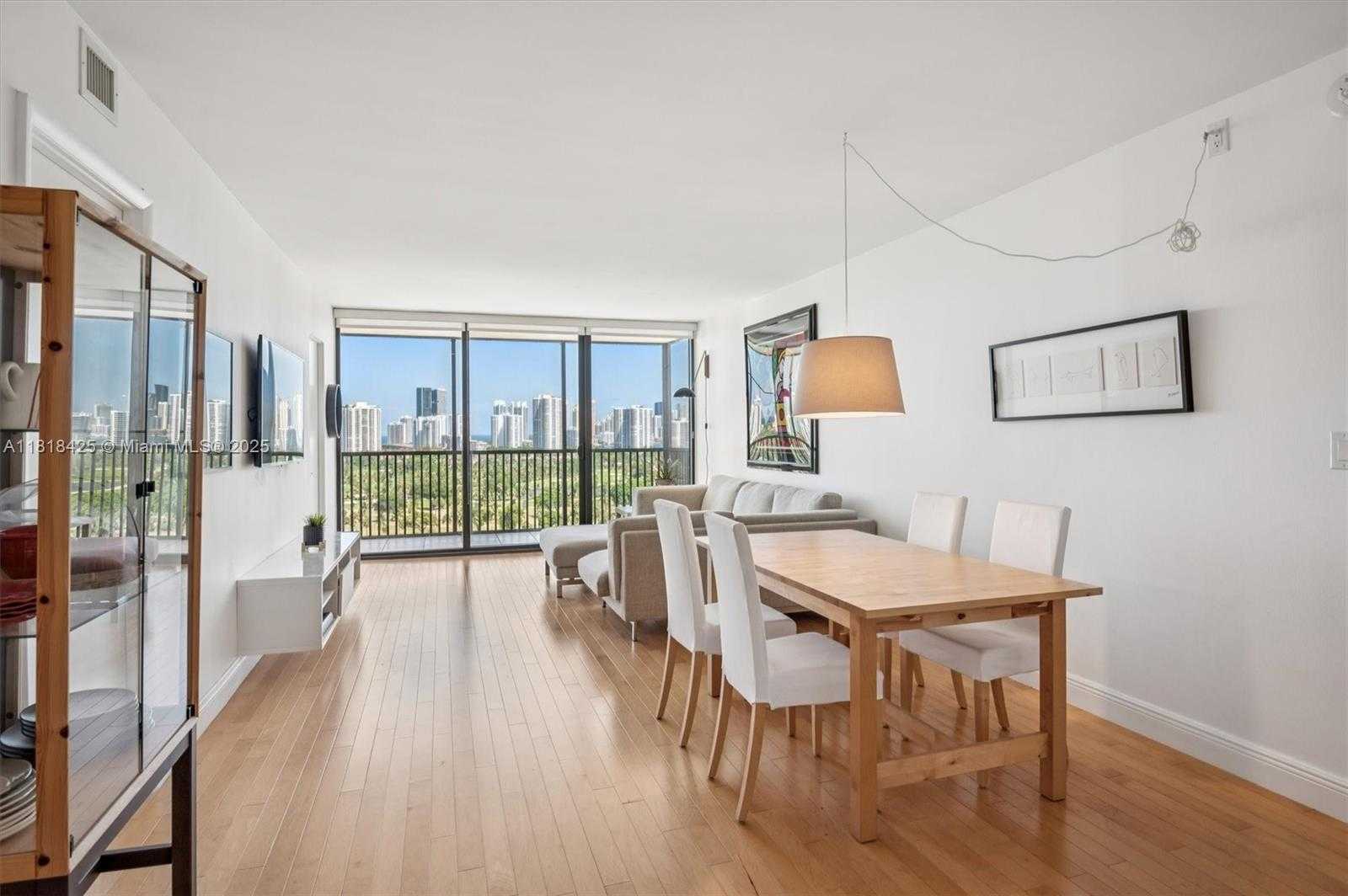 Small Image of 20301 WEST COUNTRY CLUB DR #1828, Aventura Number 6