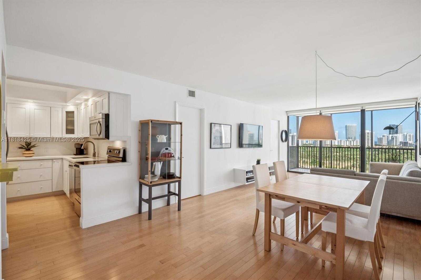 Small Image of 20301 WEST COUNTRY CLUB DR #1828, Aventura Number 7