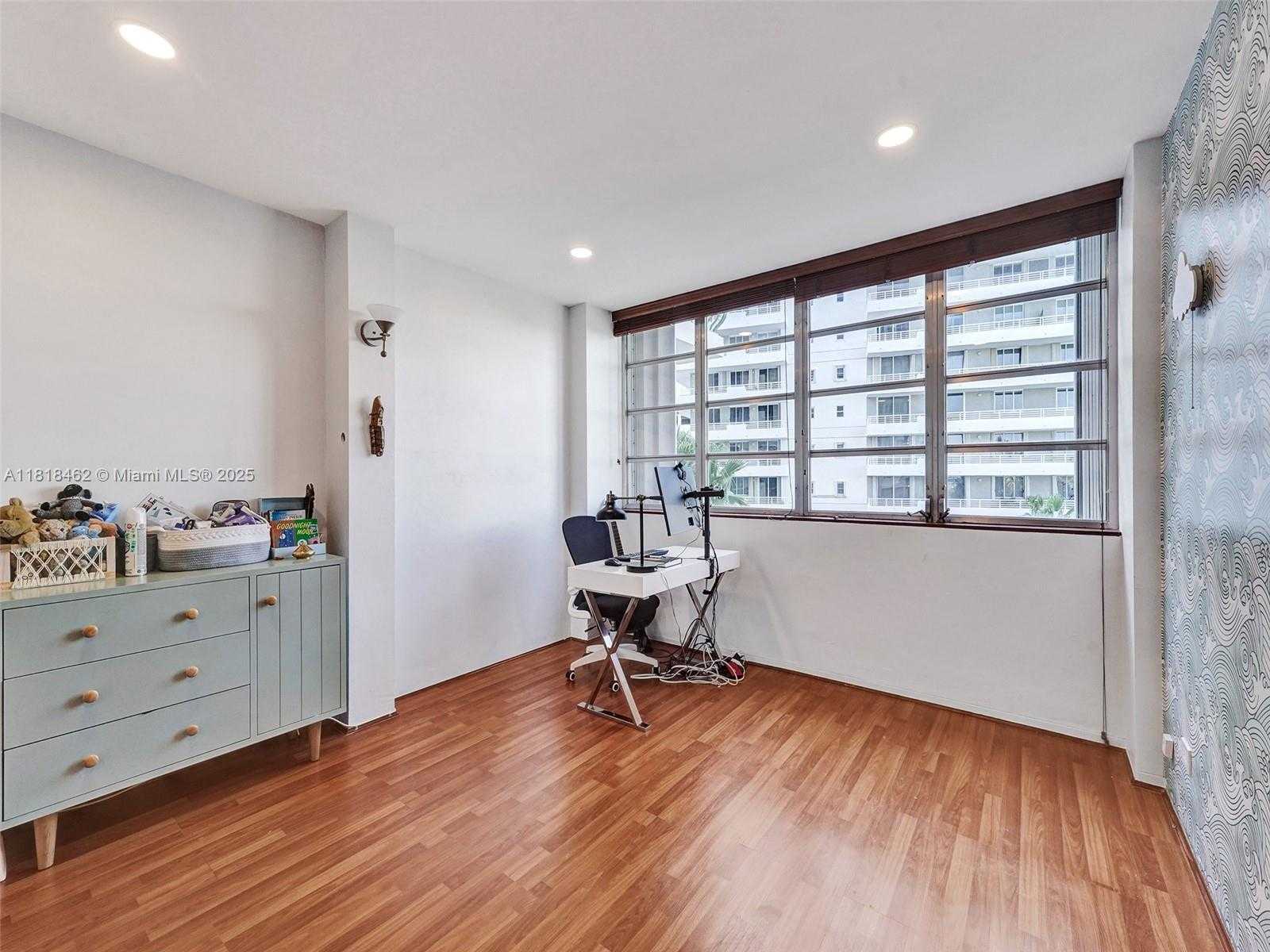 Small Image of 1408 BRICKELL BAY DR #411, Miami Number 16