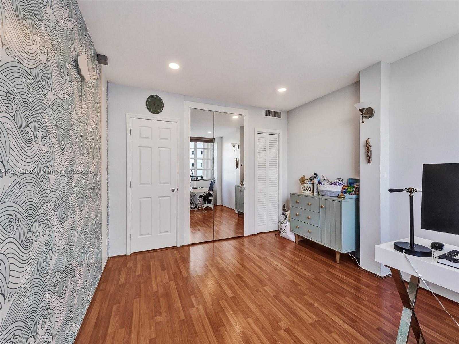 Small Image of 1408 BRICKELL BAY DR #411, Miami Number 17