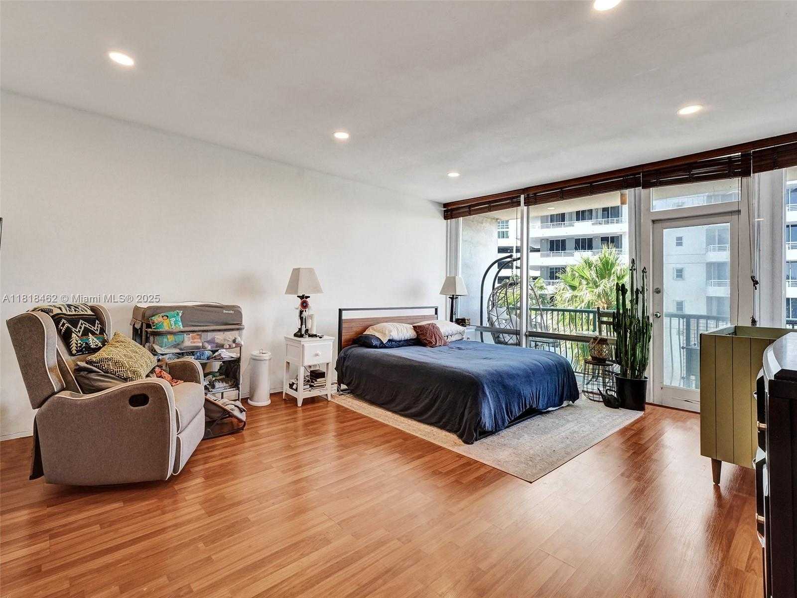Small Image of 1408 BRICKELL BAY DR #411, Miami Number 24