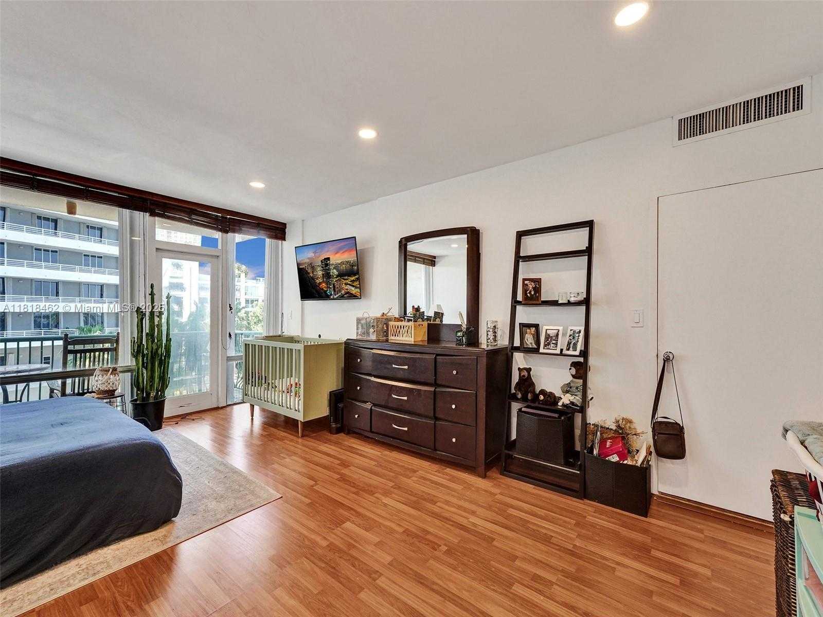Small Image of 1408 BRICKELL BAY DR #411, Miami Number 25