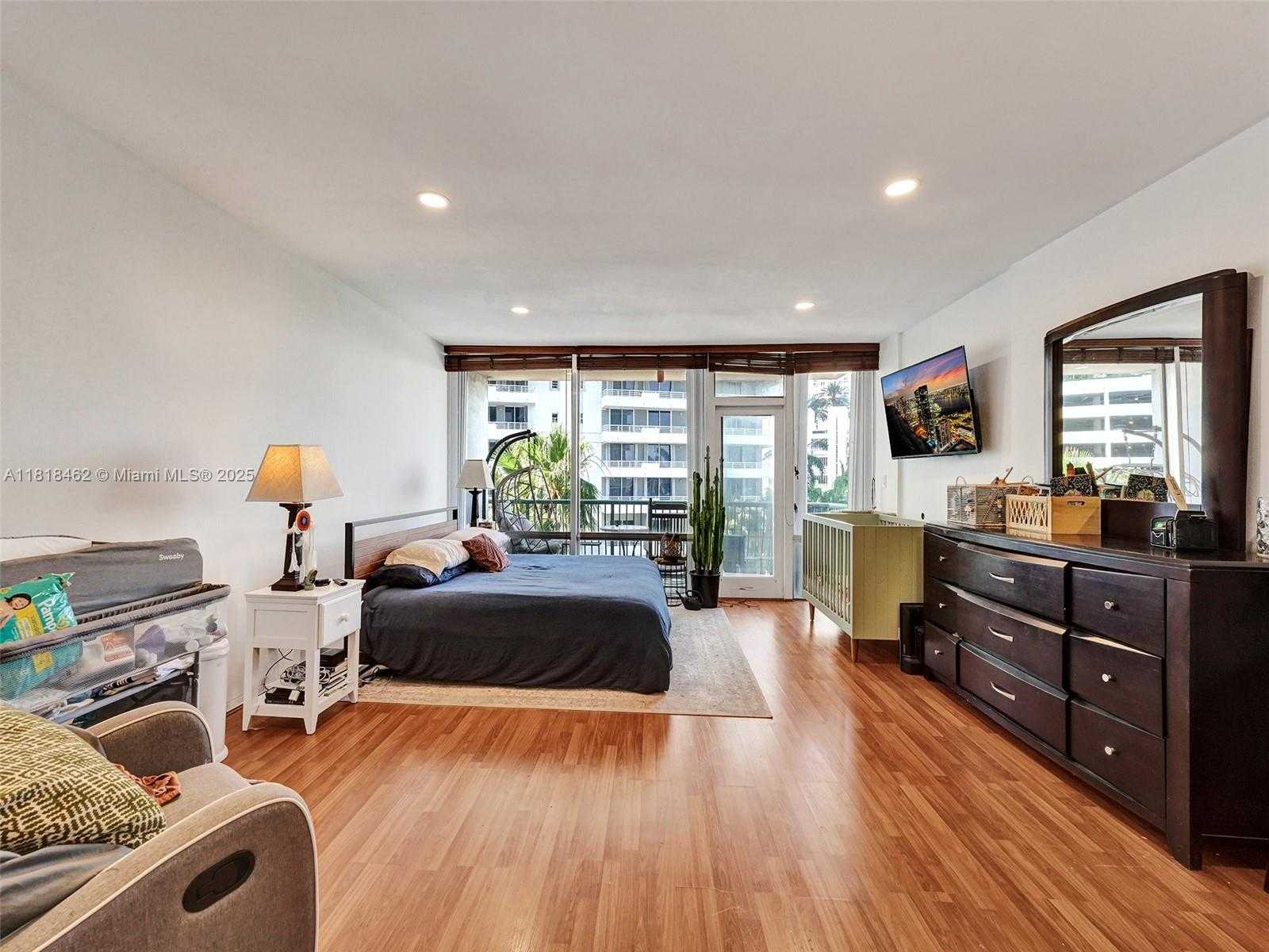 Small Image of 1408 BRICKELL BAY DR #411, Miami Number 26