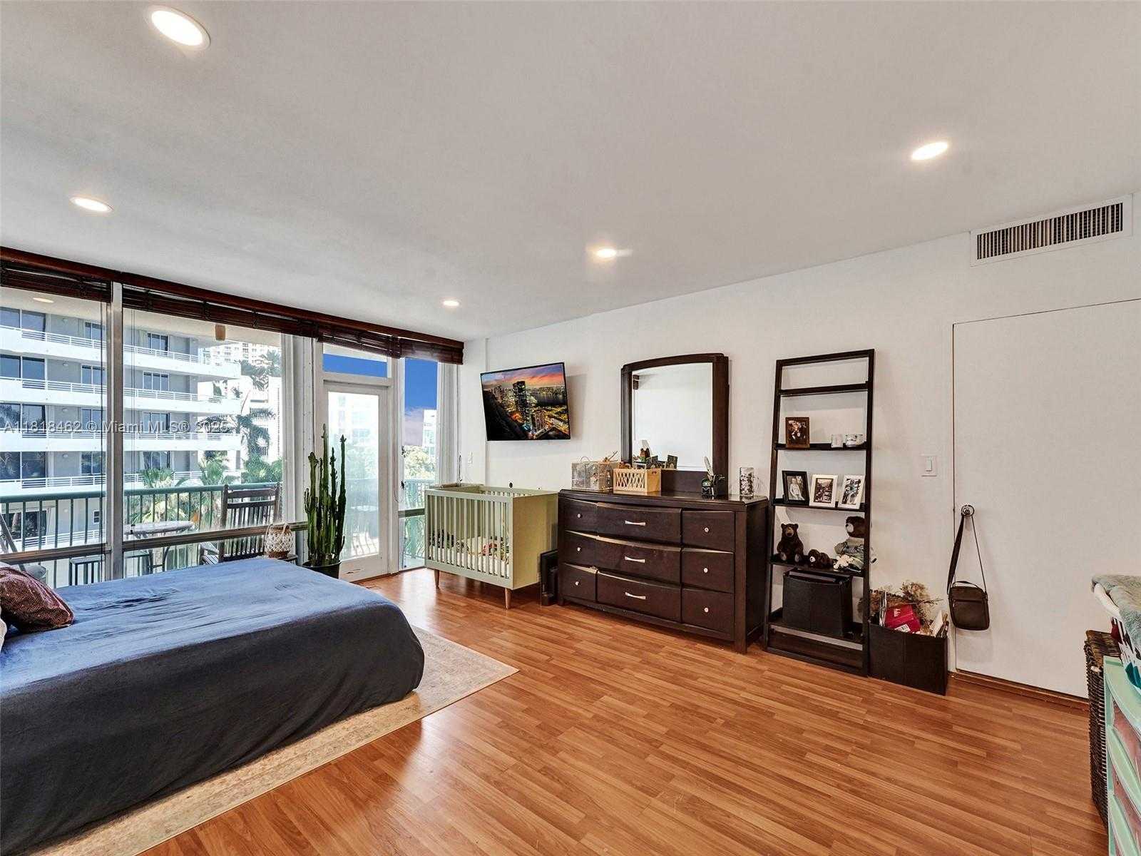 Small Image of 1408 BRICKELL BAY DR #411, Miami Number 27