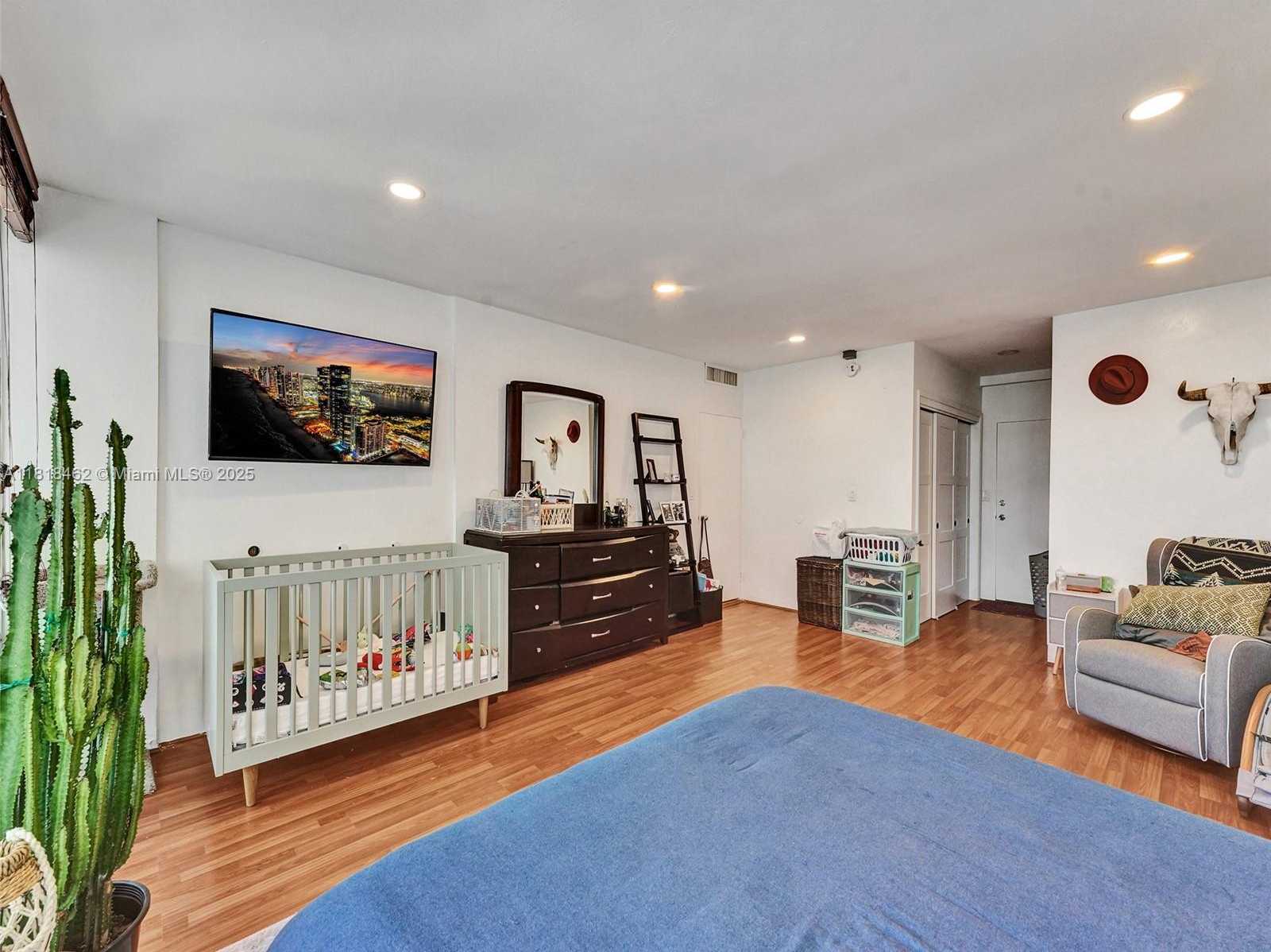 Small Image of 1408 BRICKELL BAY DR #411, Miami Number 29