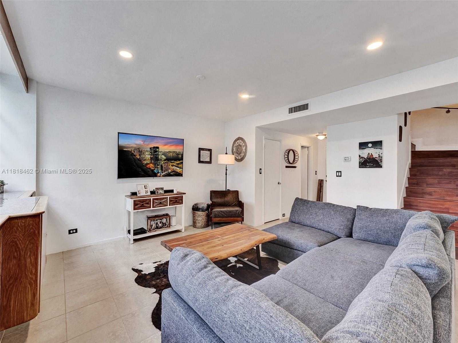 Small Image of 1408 BRICKELL BAY DR #411, Miami Number 5