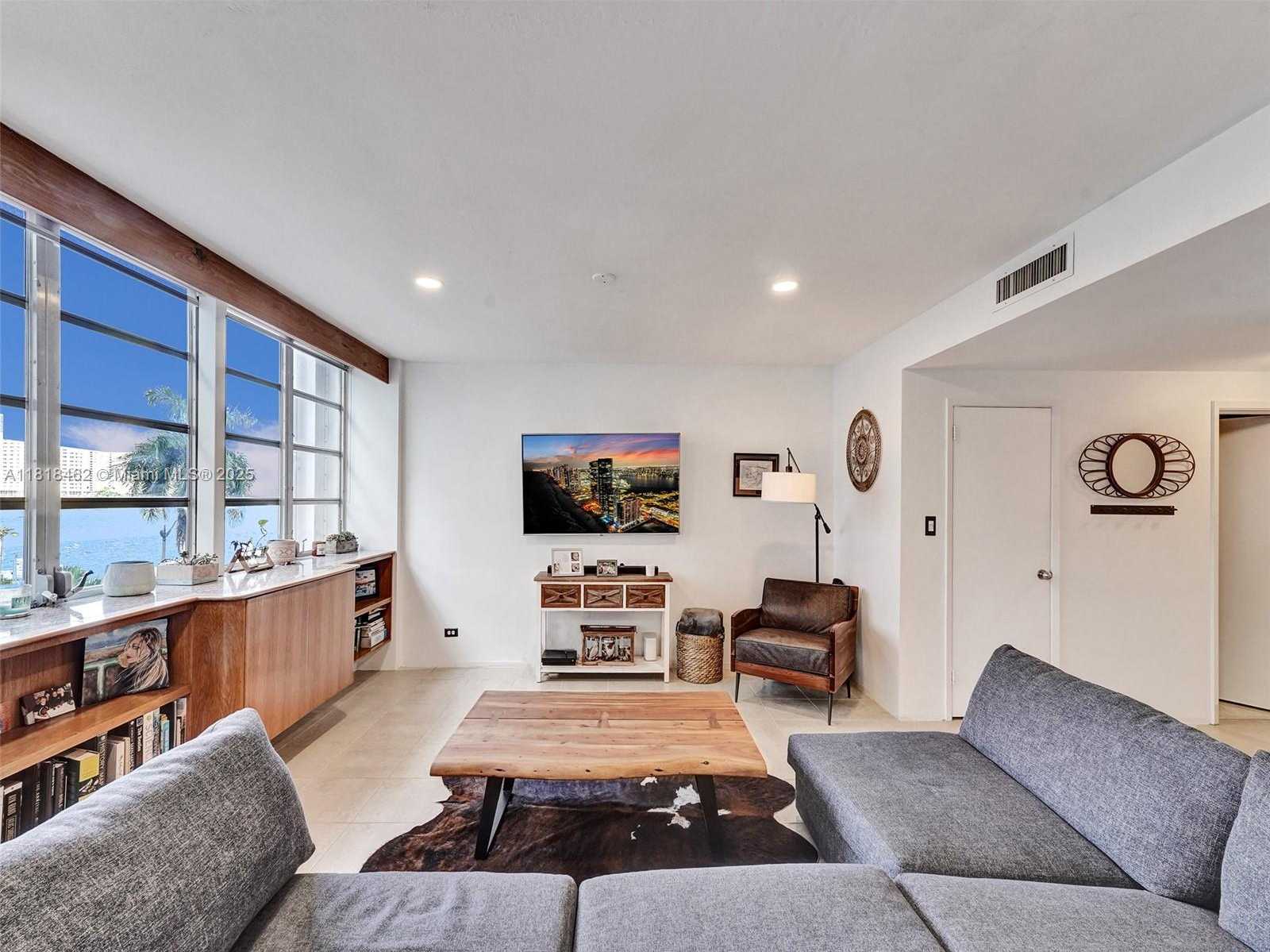 Small Image of 1408 BRICKELL BAY DR #411, Miami Number 6