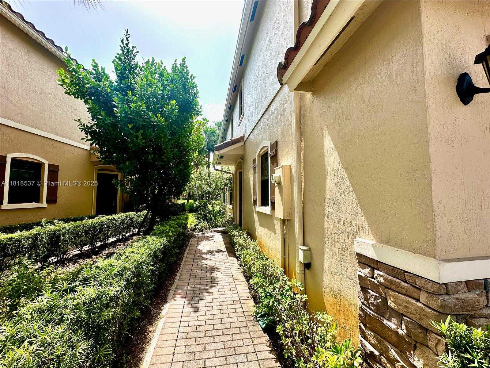 Small Image of 119 RIVERWALK CIRCLE EAST, Plantation Number 26