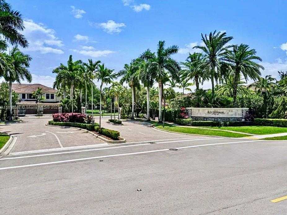 Small Image of 119 RIVERWALK CIRCLE EAST, Plantation Number 28