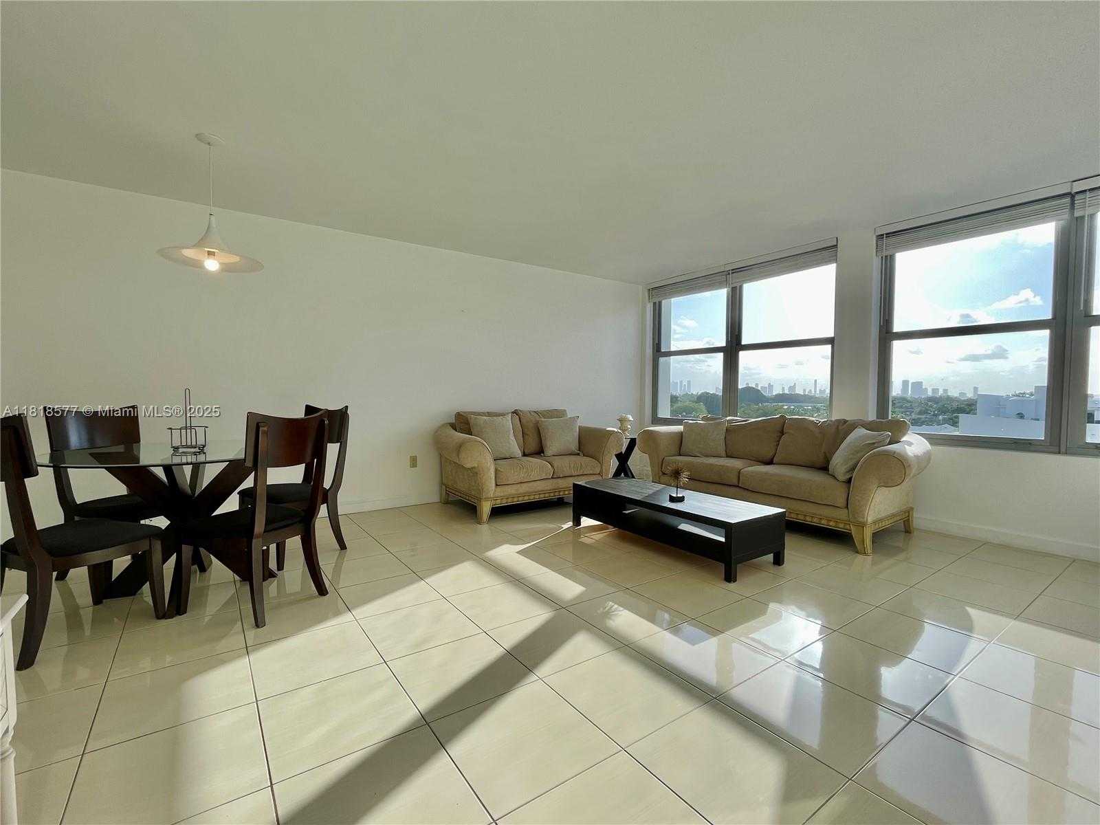 Small Image of 2899 COLLINS AVE #810, Miami Beach Number 2